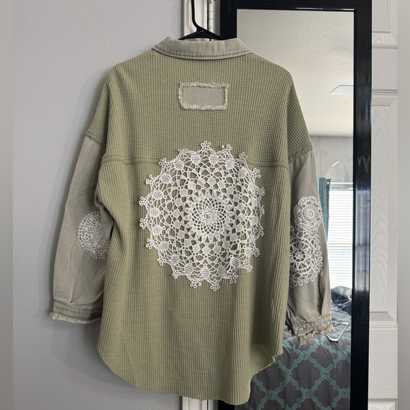 NWOT❤️Three Bird Nest❤️ Way Home Patch Detail Shacket Size Small - Picture 6 of 17